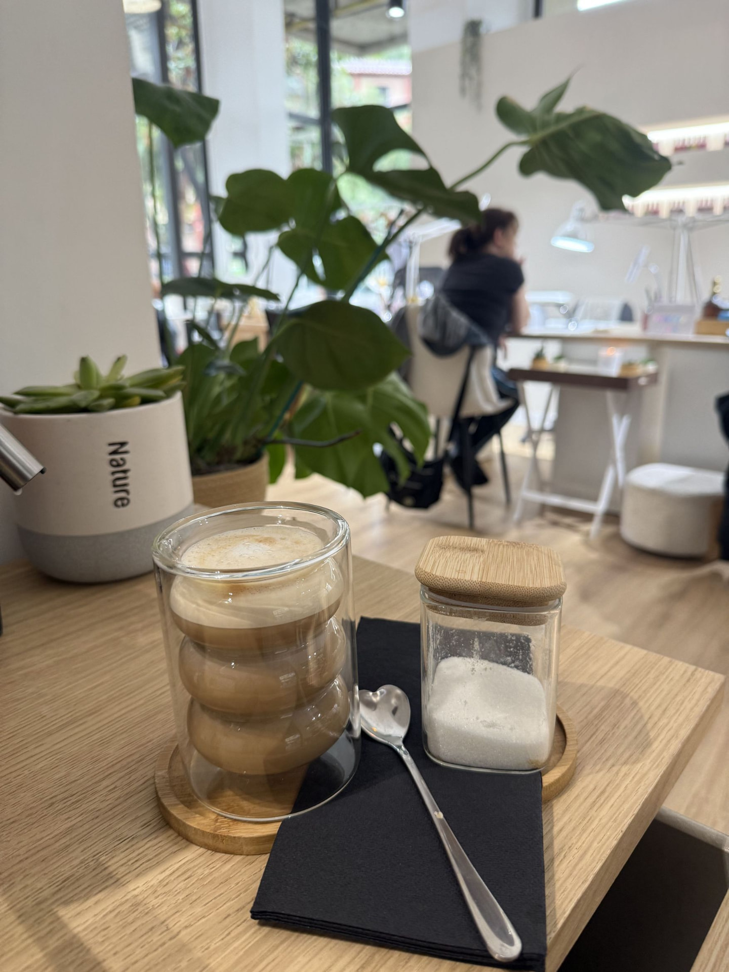 Café de cortesía en el estudio